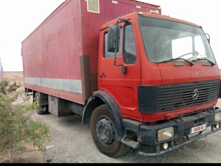 1989 Mercedes-Benz Фургон (6х2), красный, 700000 рублей, вид 1