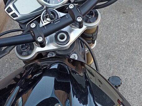 2012 Triumph Street Triple, чёрный, 580000 рублей, вид 4