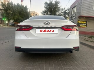 2021 Toyota Camry VIII (XV70) Рестайлинг, белый, 2740000 рублей, вид 5