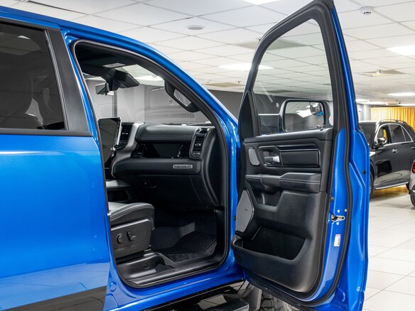 2026 Ram 1500 Crew Cab V Рестайлинг, синий - вид 10