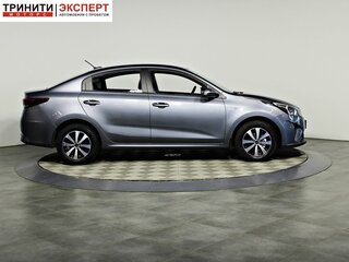 2020 Kia Rio IV Рестайлинг, серый, 1679000 рублей, вид 4