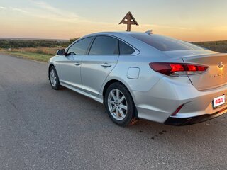 2019 Hyundai Sonata VII (LF) Рестайлинг, серебристый, 1800000 рублей, вид 4