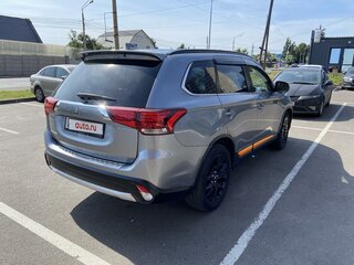 2017 Mitsubishi Outlander III Рестайлинг 2, серый, 1990000 рублей, вид 4