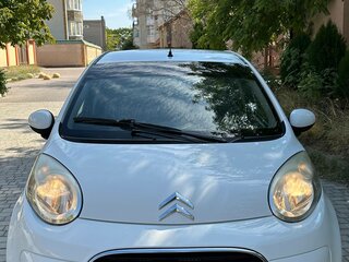 2010 Citroen C1 I Рестайлинг, белый, 580000 рублей, вид 3