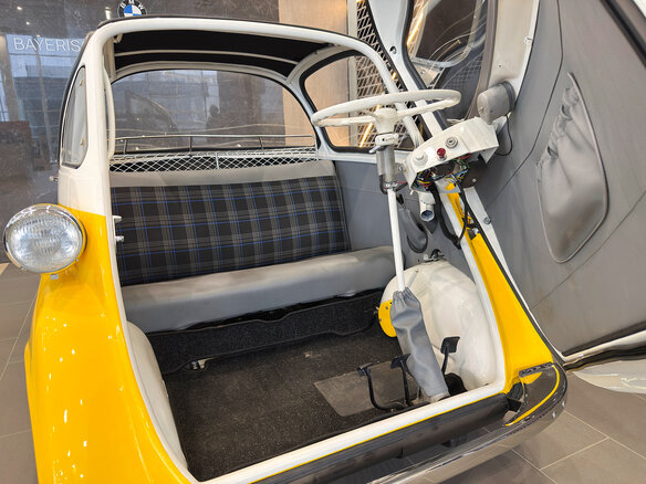 1956 BMW Isetta, жёлтый - вид 5
