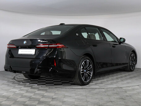 2025 BMW 5 серии Long 530Li xDrive VIII (G60/G61/G68), чёрный, 8550000 рублей, вид 3