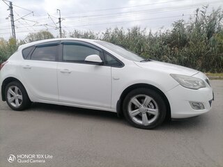 2010 Opel Astra J, белый, 432329 рублей, вид 2