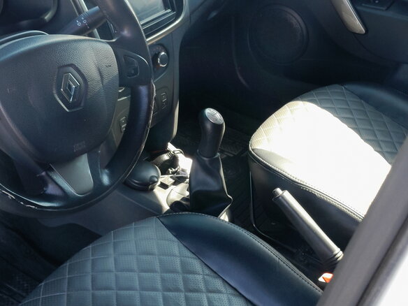 2014 Renault Logan II, серебристый, 820000 рублей - вид 3