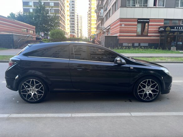 2010 Opel Astra GTC H Рестайлинг, чёрный, 740000 рублей - вид 2