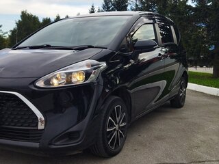 2020 Toyota Sienta II Рестайлинг, чёрный, 1500000 рублей, вид 2
