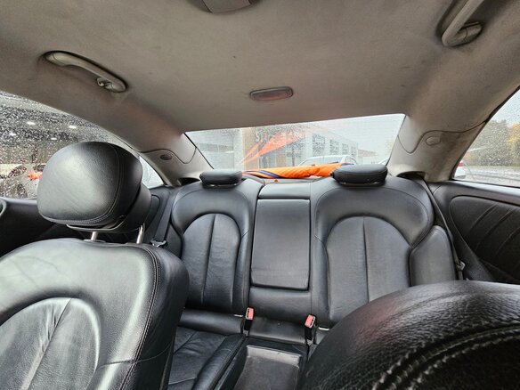 2006 Mercedes-Benz CLK-Класс 200 II (W209) Рестайлинг, чёрный, 700000 рублей - вид 2