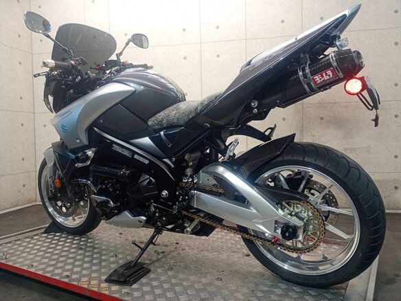 2011 Suzuki B-King, серебристый, 925000 рублей - вид 6