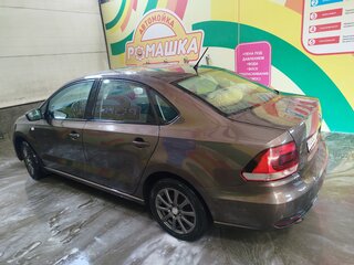 2015 Volkswagen Polo V Рестайлинг, коричневый, 750000 рублей, вид 4