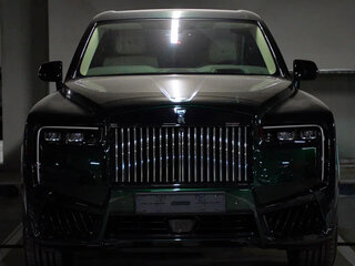 2026 Rolls-Royce Cullinan Black Badge I Рестайлинг (Series II), зелёный, 66000000 рублей, вид 4