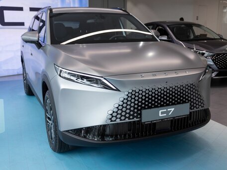 2026 Omoda C7, серебристый, 3377940 рублей, вид 2