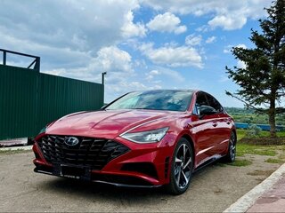 2021 Hyundai Sonata VIII (DN8), красный, 2330000 рублей, вид 3