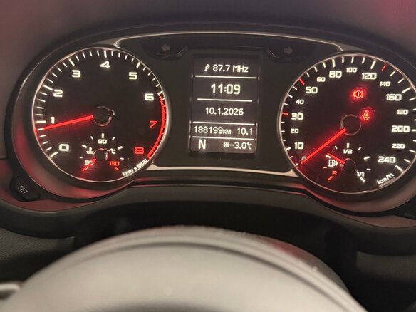 2011 Audi A1 I (8X), коричневый, 900000 рублей - вид 11