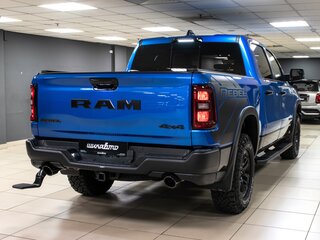 2026 Ram 1500 Crew Cab V Рестайлинг, синий, 11017894 рублей, вид 4