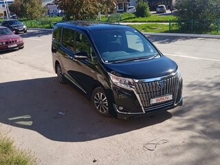 2018 Toyota Esquire I Рестайлинг, чёрный, 2550000 рублей, вид 1