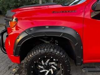 2022 Chevrolet Silverado Double Cab IV (T1XX) Рестайлинг, красный, 4200000 рублей, вид 3
