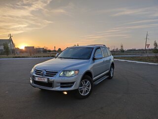 2008 Volkswagen Touareg I Рестайлинг, серебристый, 1280000 рублей, вид 2