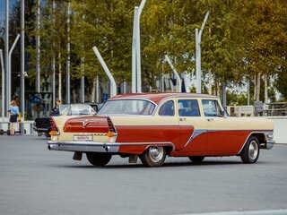1981 ГАЗ 13 «Чайка», красный, 5000000 рублей, вид 2
