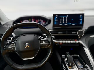 2021 Peugeot 5008 II Рестайлинг, чёрный, 2089601 рублей, вид 5