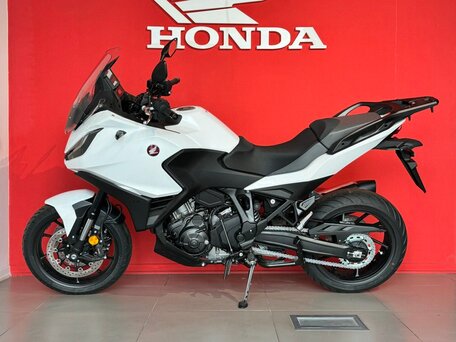 2022 Honda NT1100, белый, 1750000 рублей, вид 2