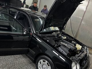 2000 Mercedes-Benz E-Класс 240 II (W210, S210) Рестайлинг, чёрный, 2000000 рублей, вид 4