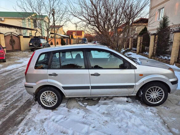 2006 Ford Fusion I Рестайлинг, серебристый, 400000 рублей - вид 3