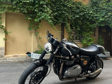2009 Triumph Thruxton, серый, 1000000 рублей, вид 3