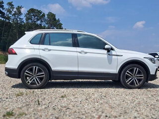 2022 Volkswagen Tiguan II Рестайлинг, белый, 2900000 рублей, вид 3