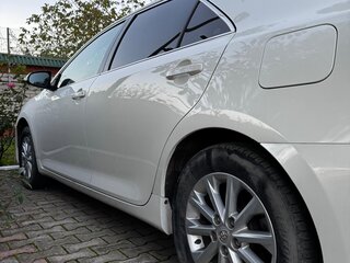 2015 Toyota Camry VII (XV50) Рестайлинг, белый, 1850000 рублей, вид 3