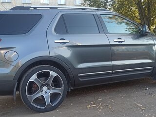 2015 Ford Explorer V, серый, 3000000 рублей, вид 3