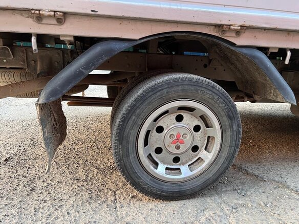 1999 Fuso (Mitsubishi) Canter, серый, 1350000 рублей - вид 9