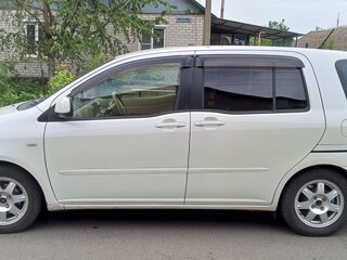 2010 Toyota Raum II, белый, 1800000 рублей, вид 3