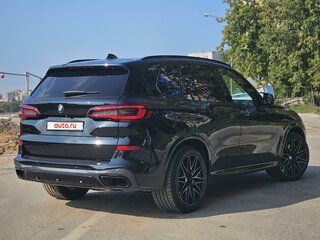 2020 BMW X5 40i IV (G05/G18), чёрный, 6000000 рублей, вид 3