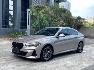 2022 BMW 1 серии 120i III (F52) Рестайлинг, серебристый, 1590000 рублей, вид 1
