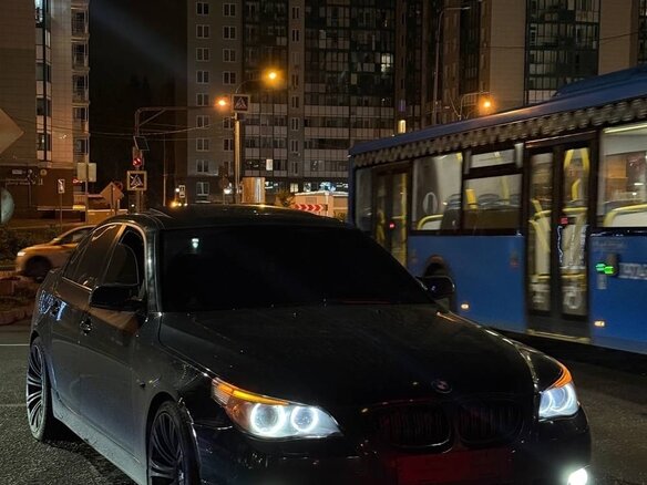 2003 BMW 5 серии 545i V (E60/E61), чёрный - вид 2