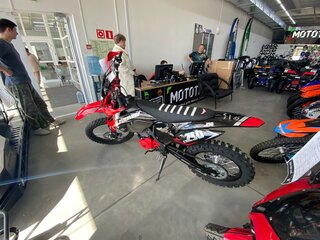 Zuumav CR 250 CB