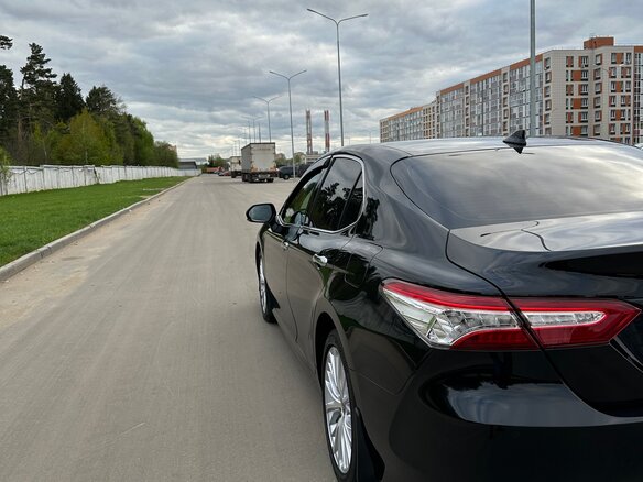 2021 Toyota Camry VIII (XV70), чёрный, 3550000 рублей - вид 10