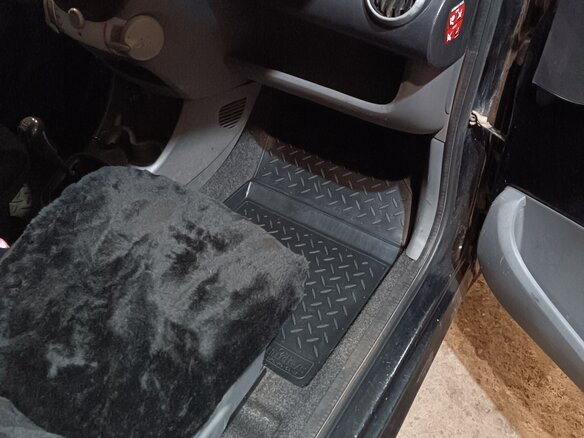 2008 Peugeot 107 I, чёрный, 280000 рублей - вид 3
