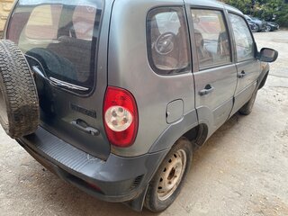 2010 Chevrolet Niva I Рестайлинг, серый, 260000 рублей, вид 4