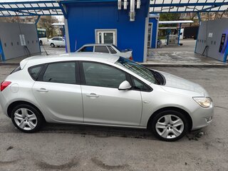 2011 Opel Astra J, серебристый, 570000 рублей, вид 4