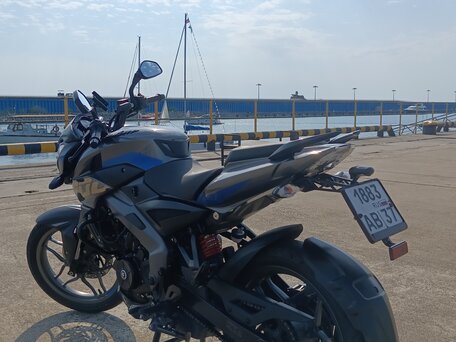 2024 Bajaj Pulsar NS 200, серый, 250000 рублей, вид 5