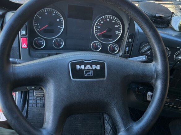 2008 MAN TGL, красный, 3650000 рублей - вид 11