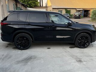 2021 Mitsubishi Outlander IV, чёрный, 3200000 рублей, вид 4