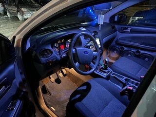 2011 Ford Focus II Рестайлинг, белый, 590000 рублей, вид 3