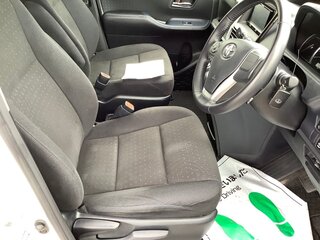 2016 Toyota Voxy III (R80), белый, 1750000 рублей, вид 2