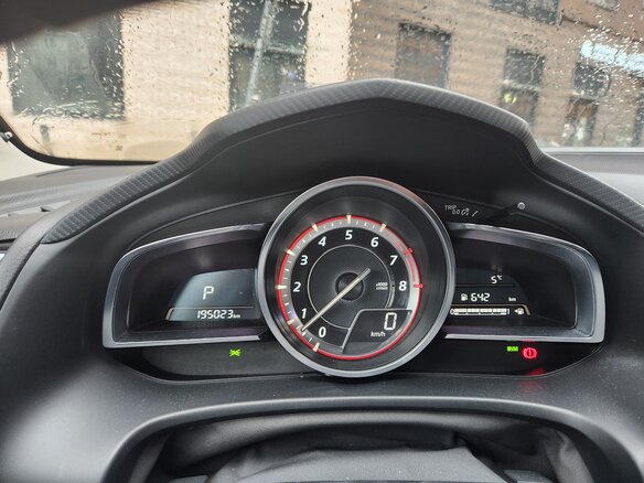 2013 Mazda 3 III (BM), коричневый, 1150000 рублей - вид 3